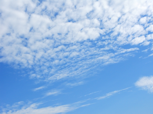 秋空に浮かぶ 雲を眺めて 久郷直子の読むサプリ